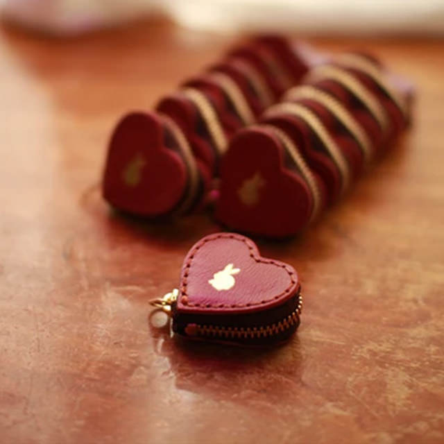 ハート型のうさぎのコインケース